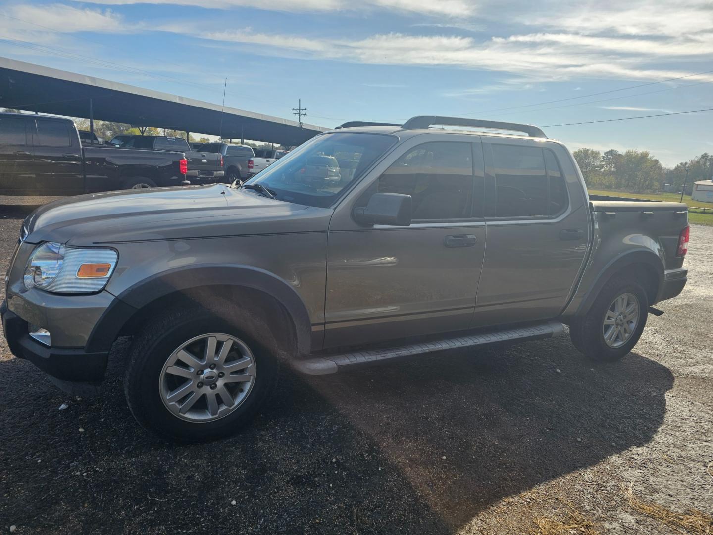 2008 SILVER Ford Explorer Sport Trac XLT 4.0L 2WD (1FMEU31E48U) with an 4.0L V6 SOHC 12V engine, 5-Speed Automatic transmission, located at 533 S Seven Points BLVD, Seven Points, TX, 75143, (430) 255-4030, 32.313999, -96.209351 - Photo#0